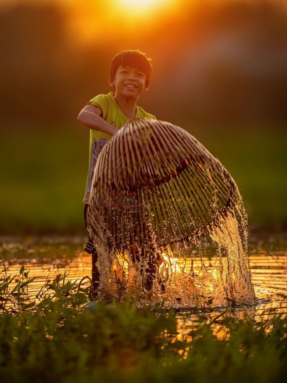 Retrato do pescador depois de um longo dia na pesca no gelo